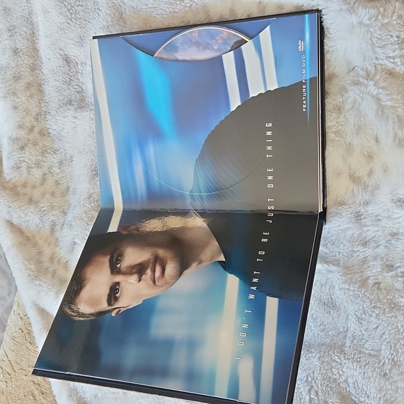 Divergent (2014 Film) [DVD and bonus disc] - Picture 3 of 5